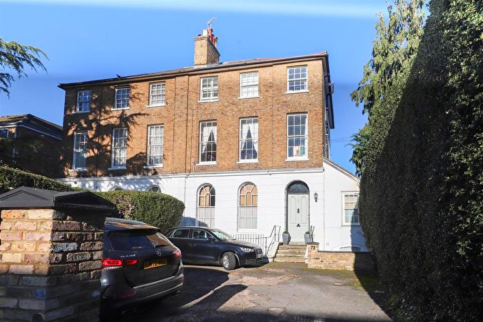 2 Bedroom Flat For Sale In The Greenway, Uxbridge, UB8