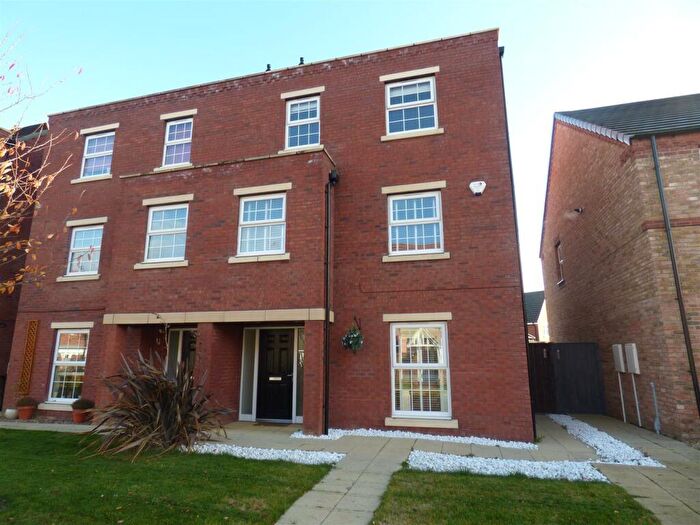 4 Bedroom Semi-Detached House To Rent In Advent Walk, Market Harborough, LE16