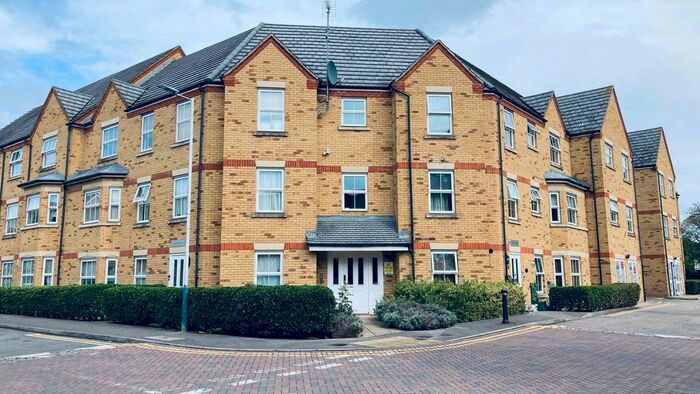 2 Bedroom Flat To Rent In Bushy Close, Romford, RM1