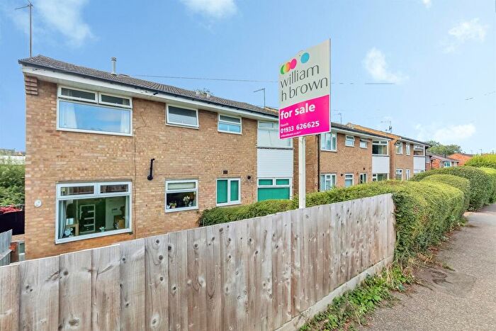 3 Bedroom Semi-Detached House For Sale In Mackenzie Road, Raunds, Wellingborough, NN9