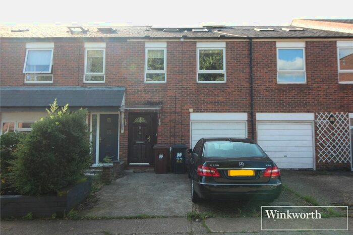 3 Bedroom Town House To Rent In Percheron Road, Borehamwood, Hertfordshire, WD6