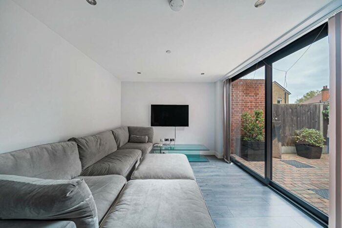 2 Bedroom Maisonette To Rent In Elm Park, Stanmore, HA7