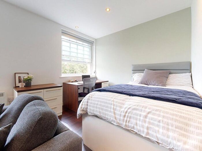 Apartment To Rent In Apt, Park Square Residence #, LS1