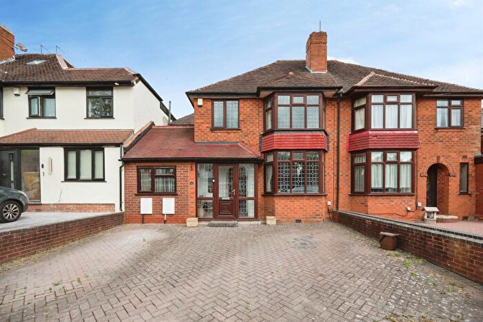 4 Bedroom Semi-Detached House For Sale In Yateley Avenue, Birmingham, B42