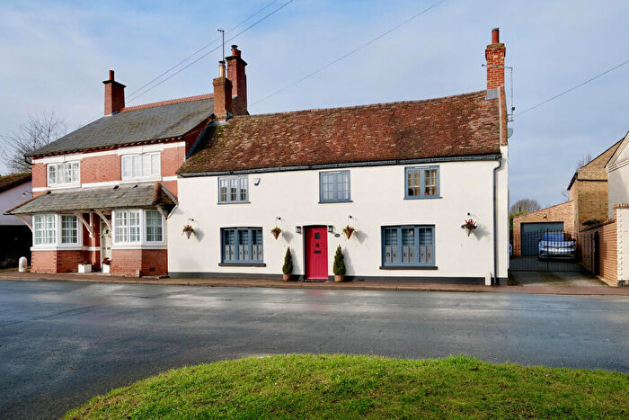 4 Bedroom Detached House For Sale In Thrapston Road, Spaldwick, PE28