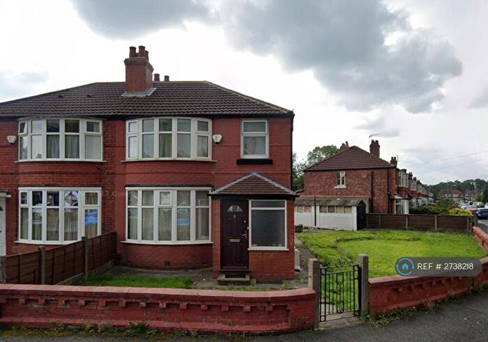 4 Bedroom Semi Detached House To Rent In Finchley Road, Manchester, M14