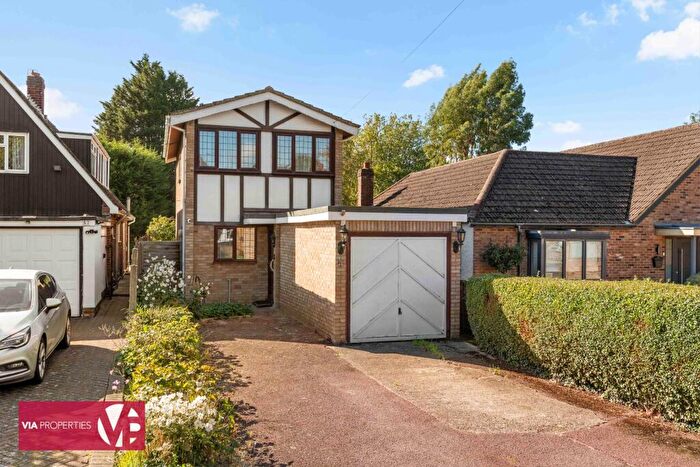 3 Bedroom Detached House For Sale In Old Nazeing Road, Broxbourne, EN10