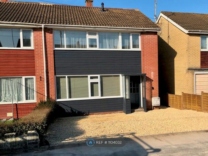 3 Bedroom Semi-Detached House To Rent In Hardens Mead, Chippenham, SN15