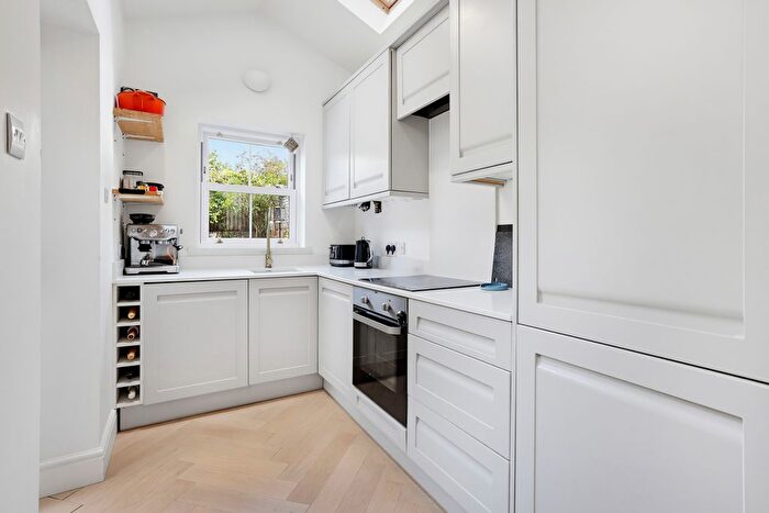 1 Bedroom Flat For Sale In Lower Boston Road, Hanwell, W7