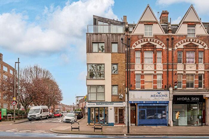 3 Bedroom Flat To Rent In Balham Hill, Balham, London, SW12