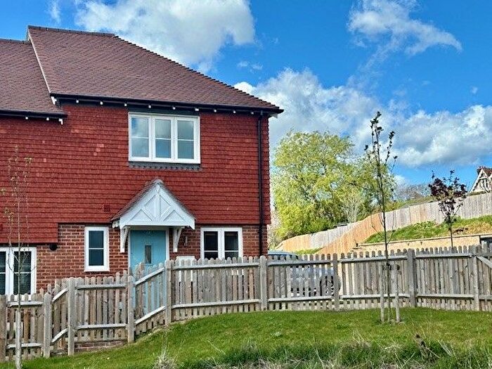 2 Bedroom Property To Rent In Hillbury Field, Wadhurst, TN5