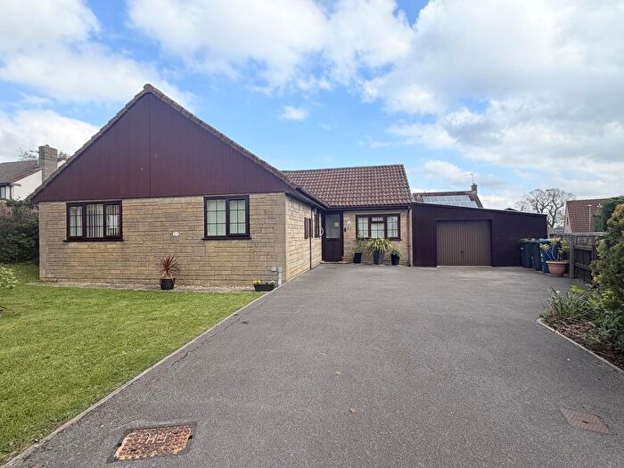3 Bedroom Detached Bungalow For Sale In Davenant Close, Gillingham, SP8