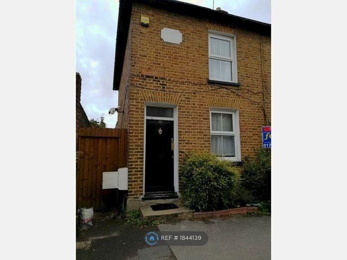 2 Bedroom End Of Terrace House To Rent In Alpha Street South, Slough, SL1
