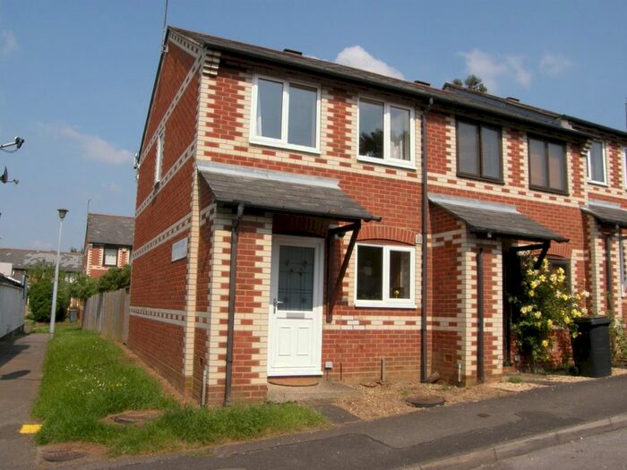 2 Bedroom End Of Terrace House To Rent In Parthia Close, Reading, Berkshire, RG1