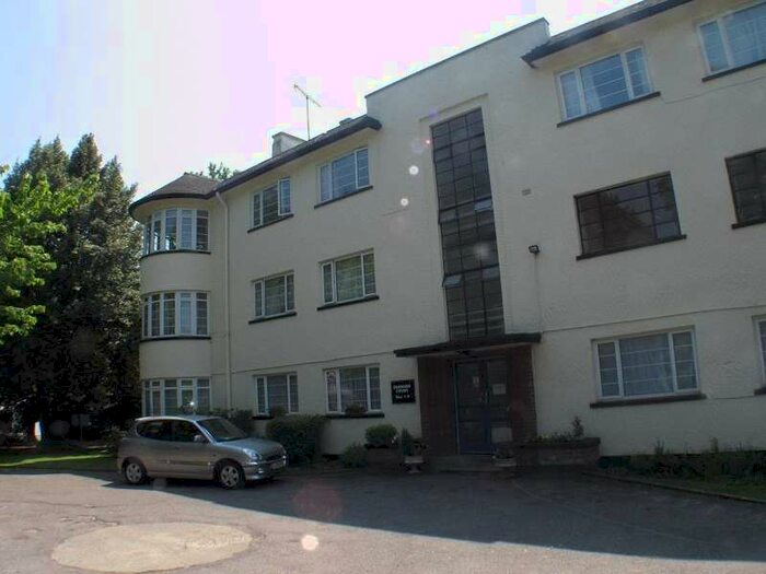 3 Bedroom Flat To Rent In Edgware Court, Edgware, Middlesex, HA8