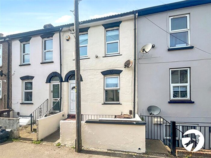 4 Bedroom Terraced House To Rent In Victoria Street, Gillingham, ME7