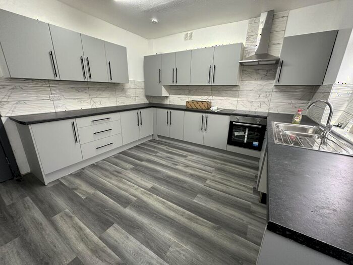 6 Bedroom End Of Terrace House To Rent In Albert Road, M19