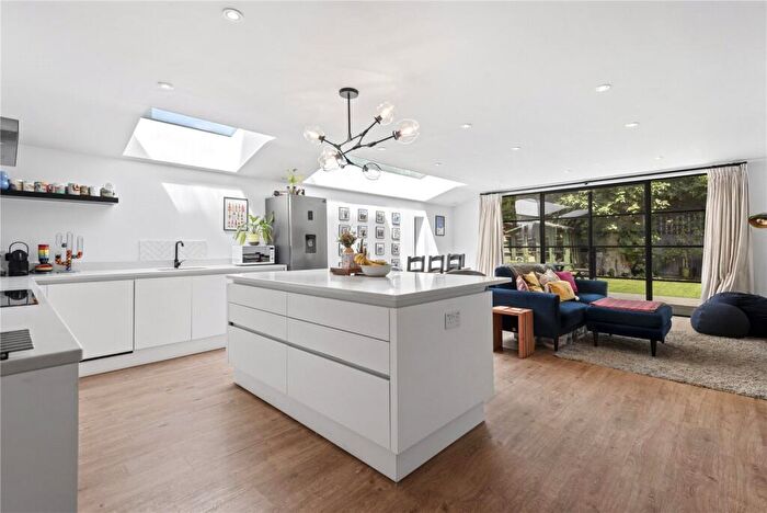 3 Bedroom Apartment For Sale In Byrne Road, SW12