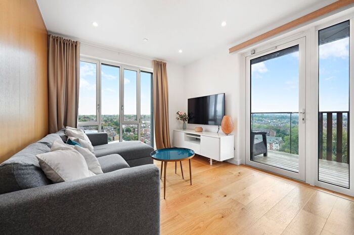 2 Bedroom Flat To Rent In Mapleton Crescent, Wandsworth, SW18