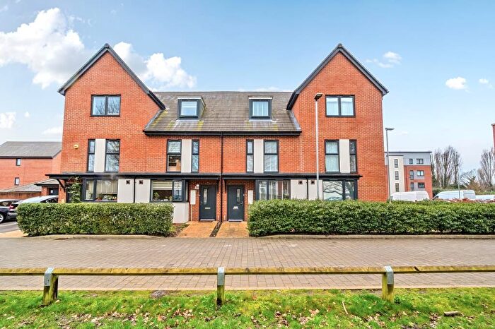 3 Bedroom Town House For Sale In Convenient For Town Centre, Berkshire, RG30