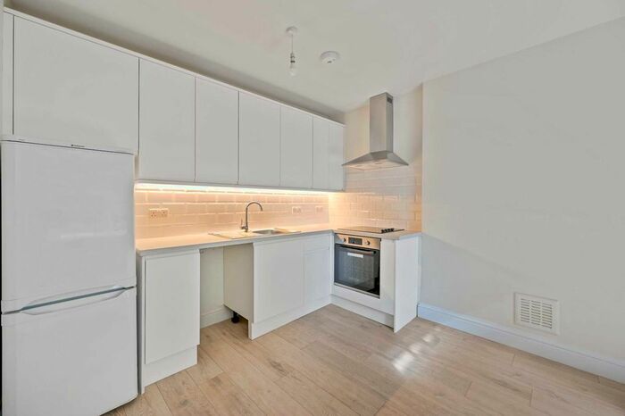 1 Bedroom Flat To Rent In Bassett Road, Ladbroke Grove, London, W10