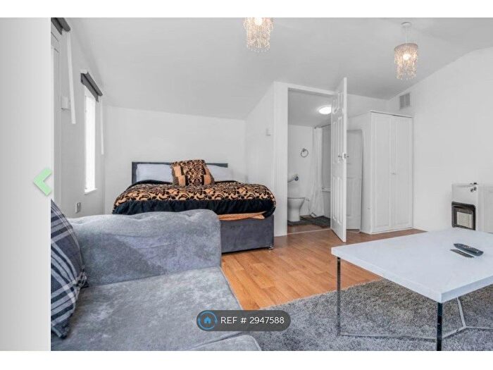 Studio To Rent In Burdiehouse Rd, Edinburgh, EH17