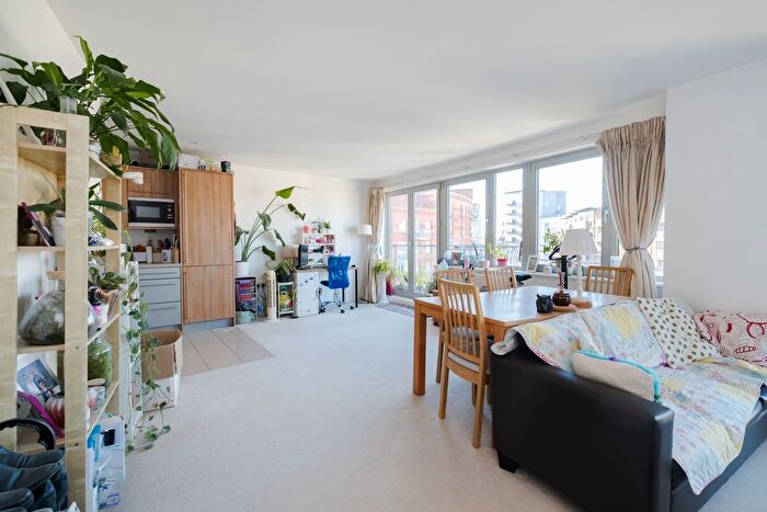 2 Bedroom Flat For Sale In Eden Grove, London, N7