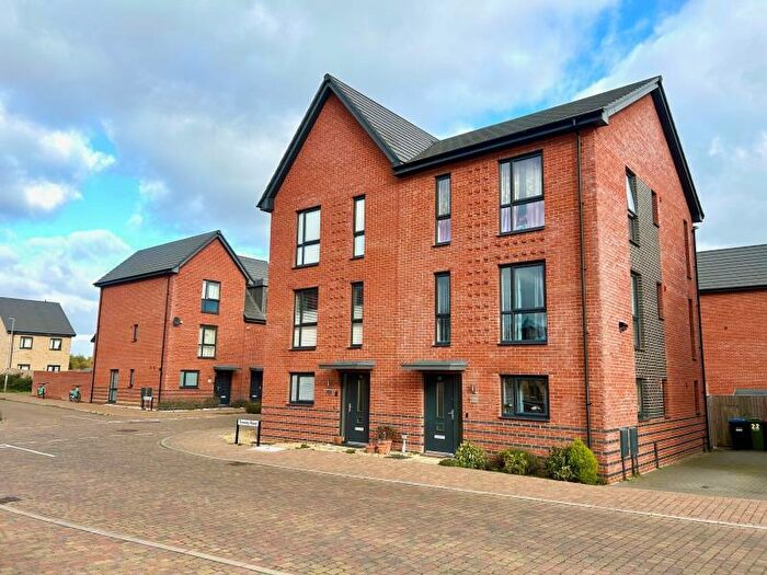 4 Bedroom Town House To Rent In Tansley Road, Glebe Farm, MK17