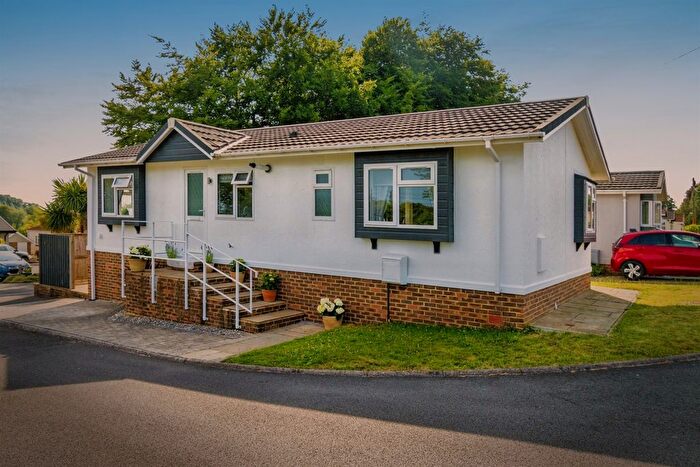 2 Bedroom Mobile/park Home For Sale In Olivers Battery Gardens, Winchester, SO22