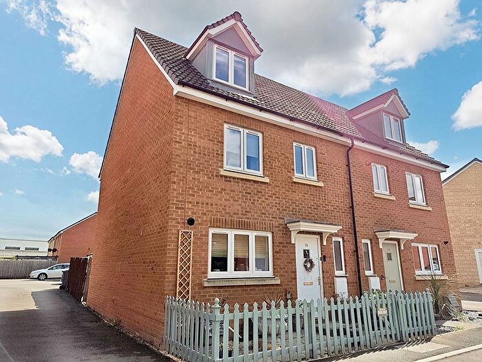 4 Bedroom Semi-Detached House For Sale In Thirsk Drive, Trowbridge, BA14
