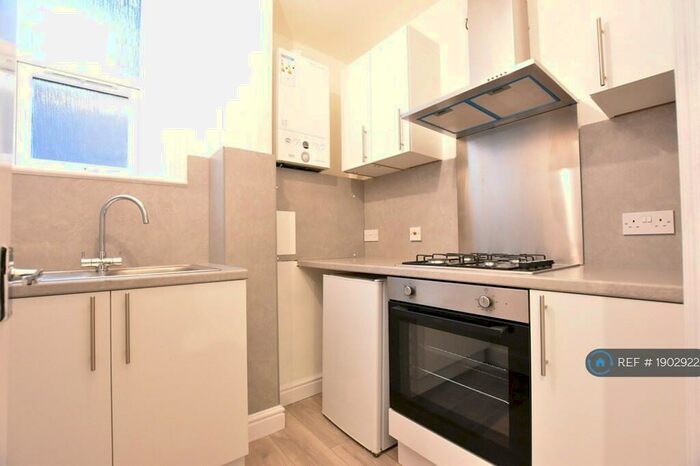 1 Bedroom Flat To Rent In Crescent Road, Luton, LU2