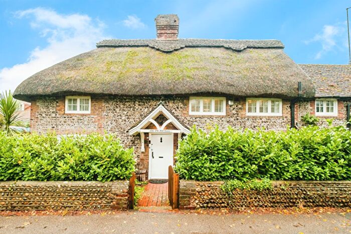 3 Bedroom Cottage For Sale In Station Road, Angmering, Littlehampton, BN16