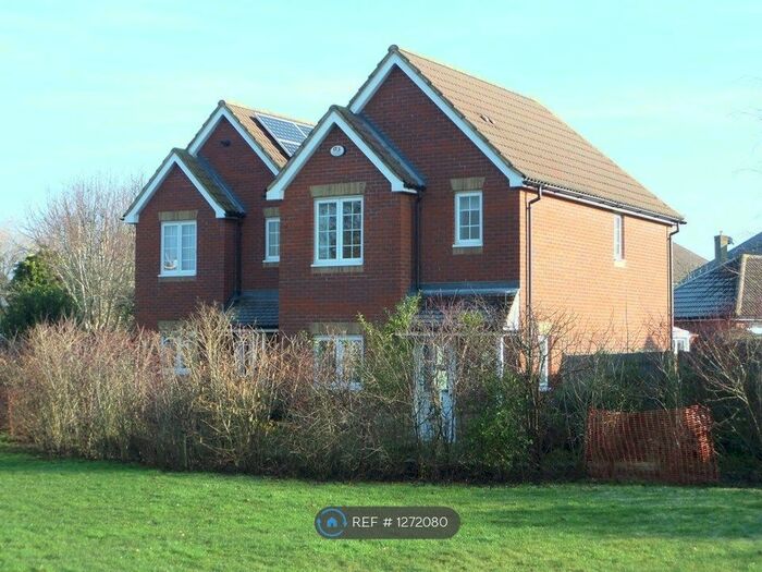 3 Bedroom Detached House To Rent In The Meadows, Chichester PO19