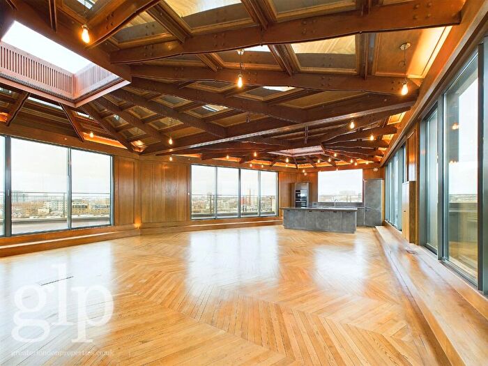 4 Bedroom Penthouse To Rent In Holmes Road, Kentish Town, NW5