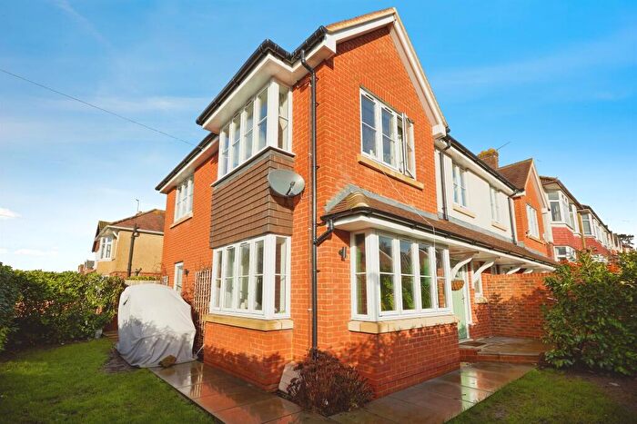 3 Bedroom Semi Detached House For Sale In Roman Road, Salisbury, SP2