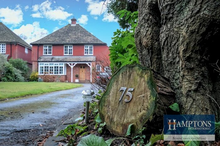 3 Bedroom Detached House To Rent In Sandown Park, Tunbridge Wells, TN2