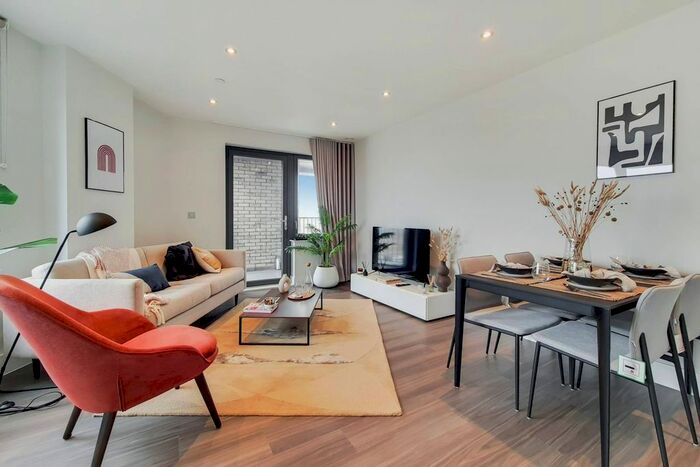 2 Bedroom Flat To Rent In Merrick Road, Southall, London, UB2