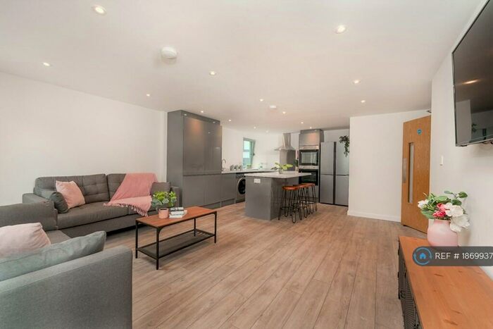 6 Bedroom Penthouse To Rent In Anglo Works, Sheffield, S1