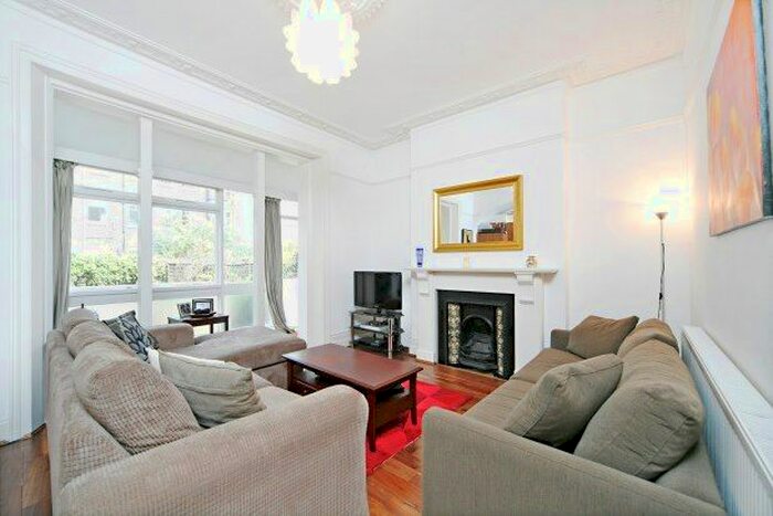1 Bedroom Flat To Rent In Lisgar Terrace, Shepherds Bush, W14