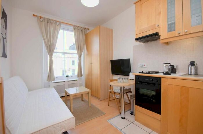 Studio To Rent In Belgrave Road, Pimlico, London, SW1V