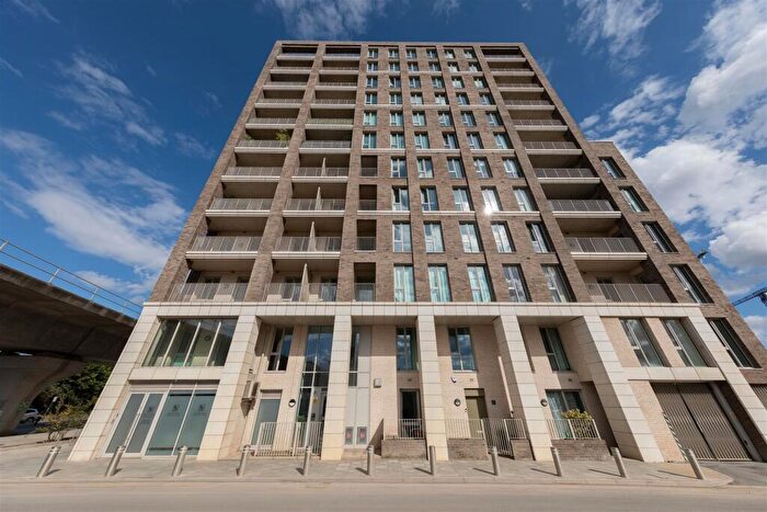 2 Bedroom Apartment To Rent In Knights Road, Royal Docks, E16