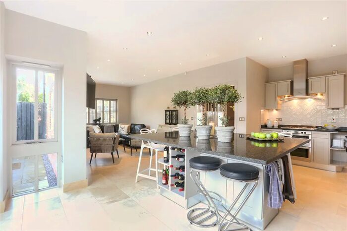 3 Bedroom Detached House To Rent In Ennismore Gardens, SW7