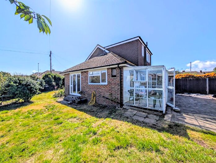 4 Bedroom Semi-detached Bungalow For Sale In Benedict Close, Worthing, BN11