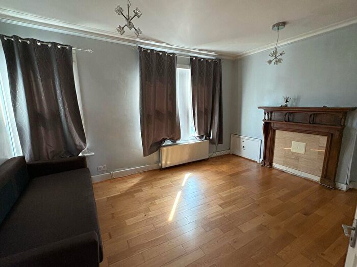 3 Bedroom Flat To Rent In Gladesmore Road, London, N15