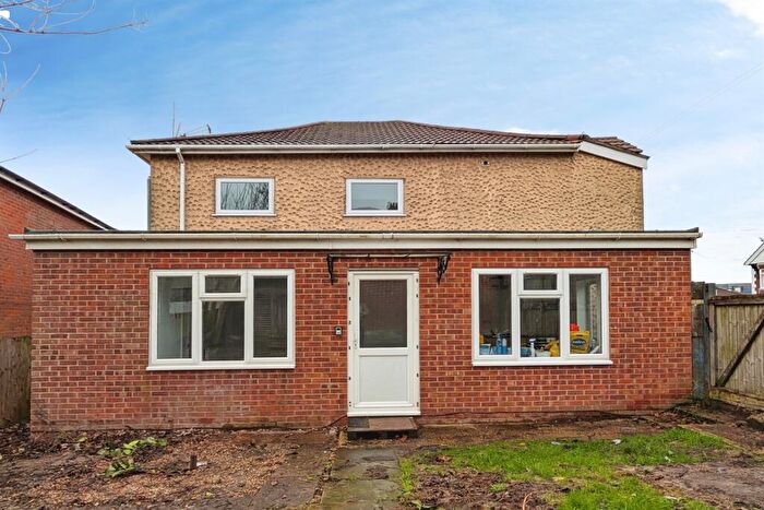 1 Bedroom Flat To Rent In Weston Grove Road, SO19