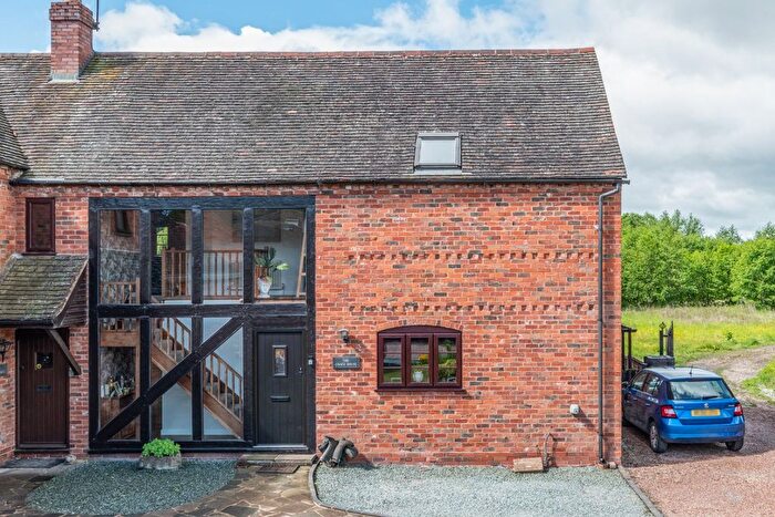 3 Bedroom Barn Conversion For Sale In Icknield Street, Beoley, Redditch, Worcestershire, B98