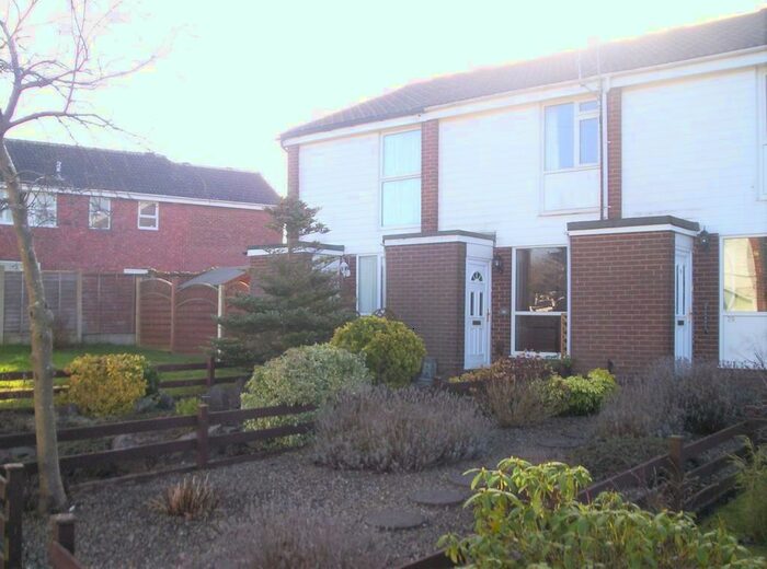 2 Bedroom Town House To Rent In Chaucer Green, Harrogate, HG1