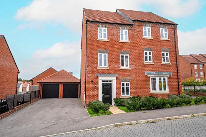 4 Bedroom Semi-Detached House For Sale In Locksbridge, Picket Piece, Andover, SP11