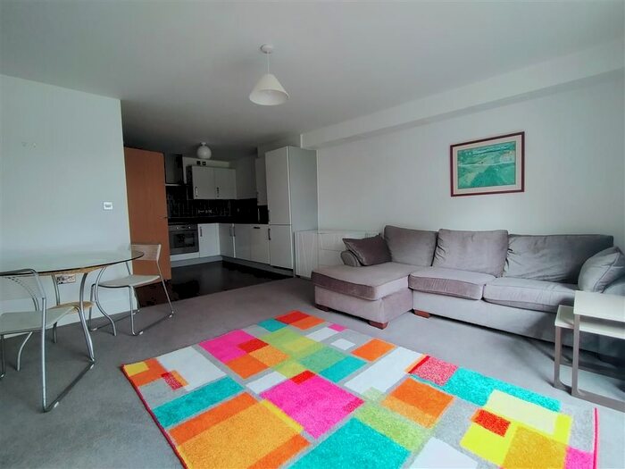 2 Bedroom Flat To Rent In Pinkhill Park, Edinburgh, EH12