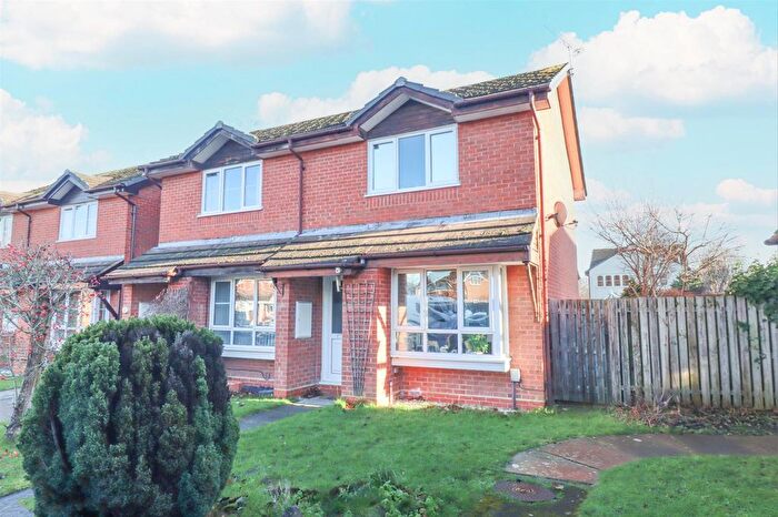 2 Bedroom Semi Detached House For Sale In Griffon Close, Farnborough, GU14
